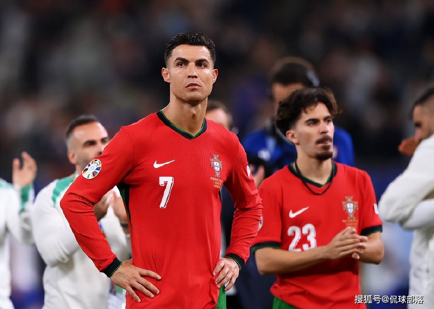 【九球体育】欧洲杯未结束，C罗入围最差阵容！葡萄牙球迷：累赘，退出国家队