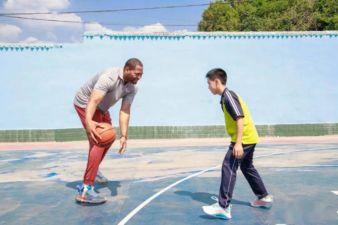 NBA传奇球星罗伯特·霍里来简阳啦！