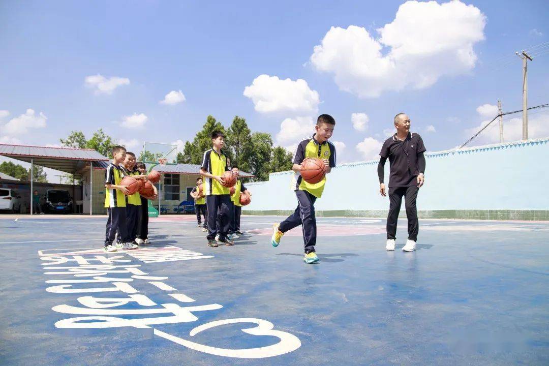 NBA传奇球星罗伯特·霍里来简阳啦！