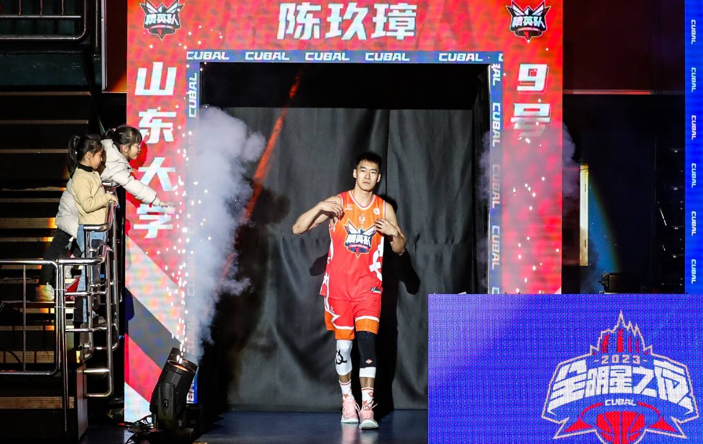 CBA:打开规则之门！CBA首位落选秀圆梦CBA，山东男篮奇葩操作创造历史