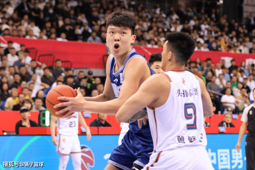 NBA:华丽劈扣+钉板大帽！小约基奇秀懵前NBA中锋 连续两双起点超姚明