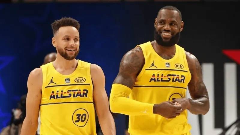 NBA早报｜勇士压湖人 加拿大险胜西班牙 火箭关注恩比德