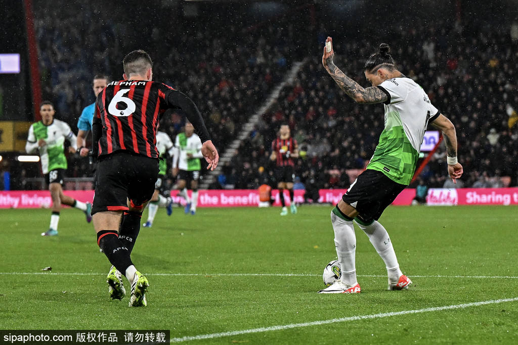 联赛杯:联赛杯-加克波建功努涅斯世界波 利物浦客场2-1晋级八强