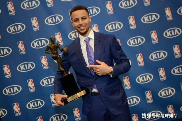 尼古拉·约基奇:美媒预测新赛季NBA常规赛MVP：东契奇约基奇竞争尼古拉·约基奇，库里大帝上榜