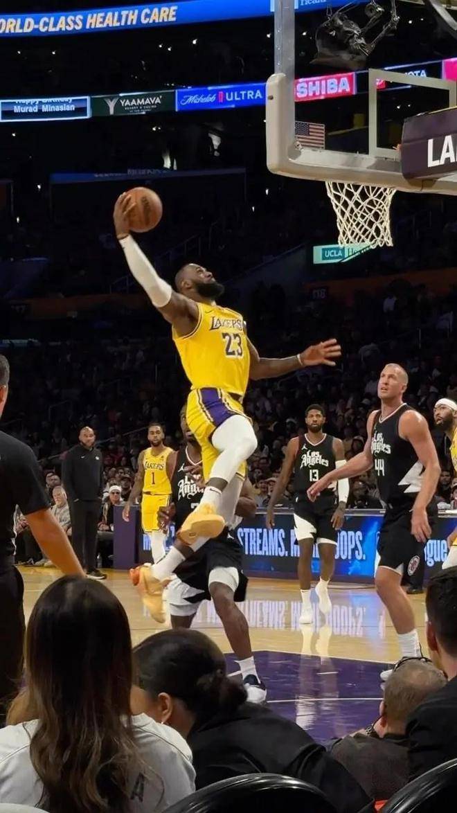 【九球体育】NBA早报｜詹皇关键得分第一 76人目标拉文 太阳得分王离世