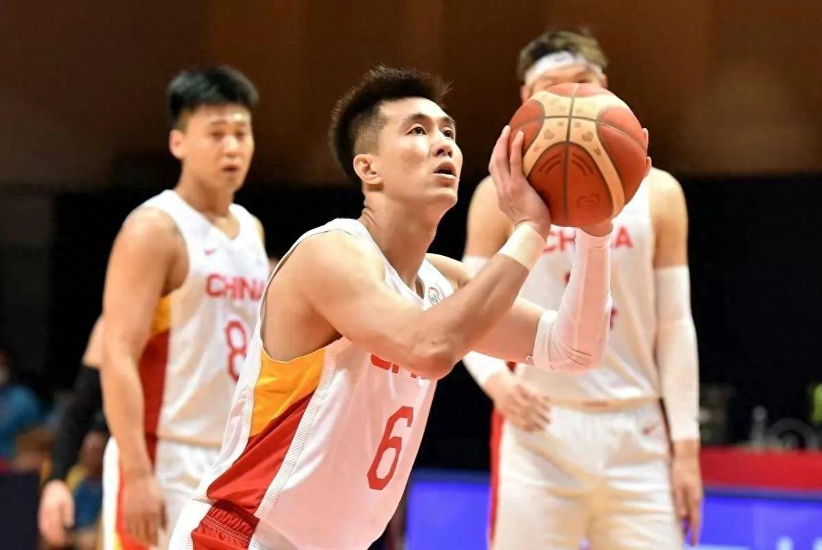 NBA浓眉:中国男篮崛起无望NBA浓眉，浓眉哥运球秒杀CBA所有后卫，刘炜运球只有NBA中锋平均水平