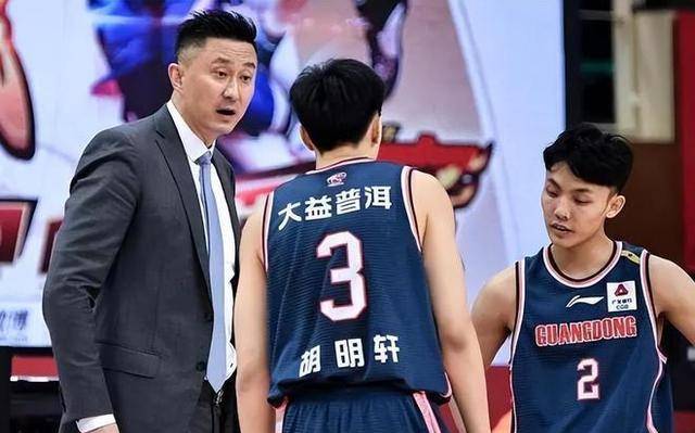 杨瀚森26+15青岛惜败广东:杨瀚森降维打击杨瀚森26+15青岛惜败广东，徐杰继续低迷，广东111109险胜青岛