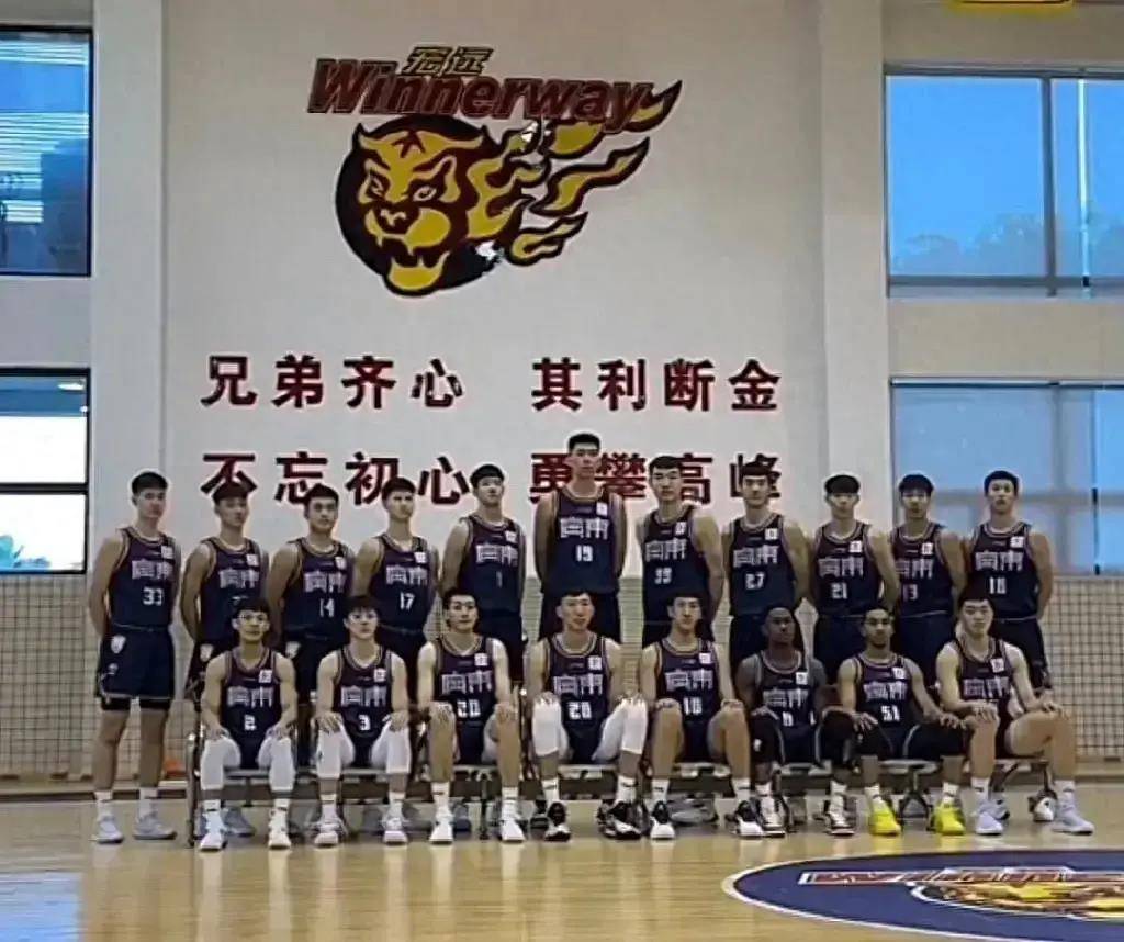 杨瀚森26+15青岛惜败广东:沃特斯对飚鲍威尔杨瀚森26+15青岛惜败广东，四大内线围剿杨瀚森，广东战青岛不容有失！