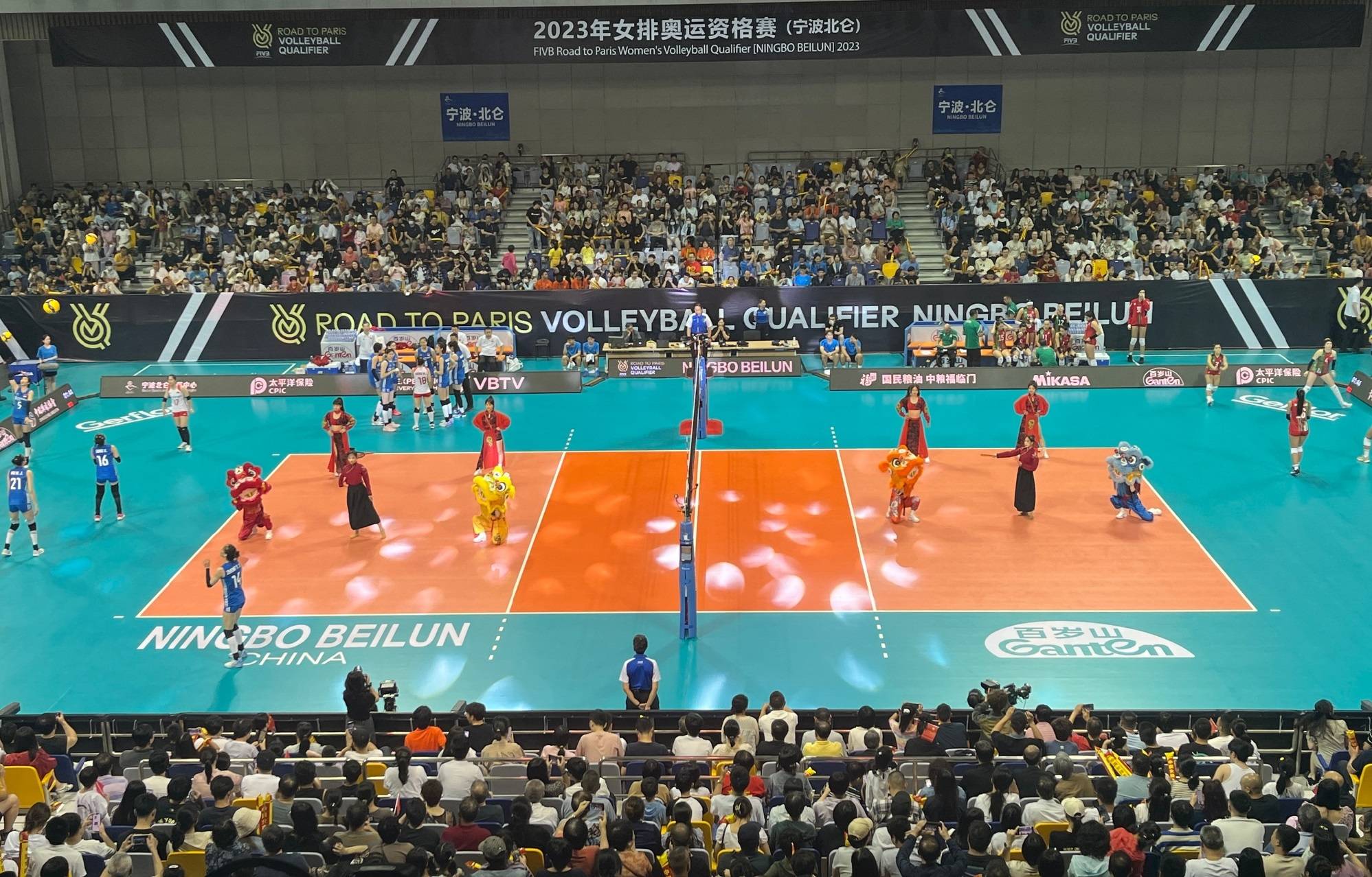 中国女排2连胜利物浦3-0升至第二位，3-0横扫墨西哥队，超越塞尔维亚升至小组第一