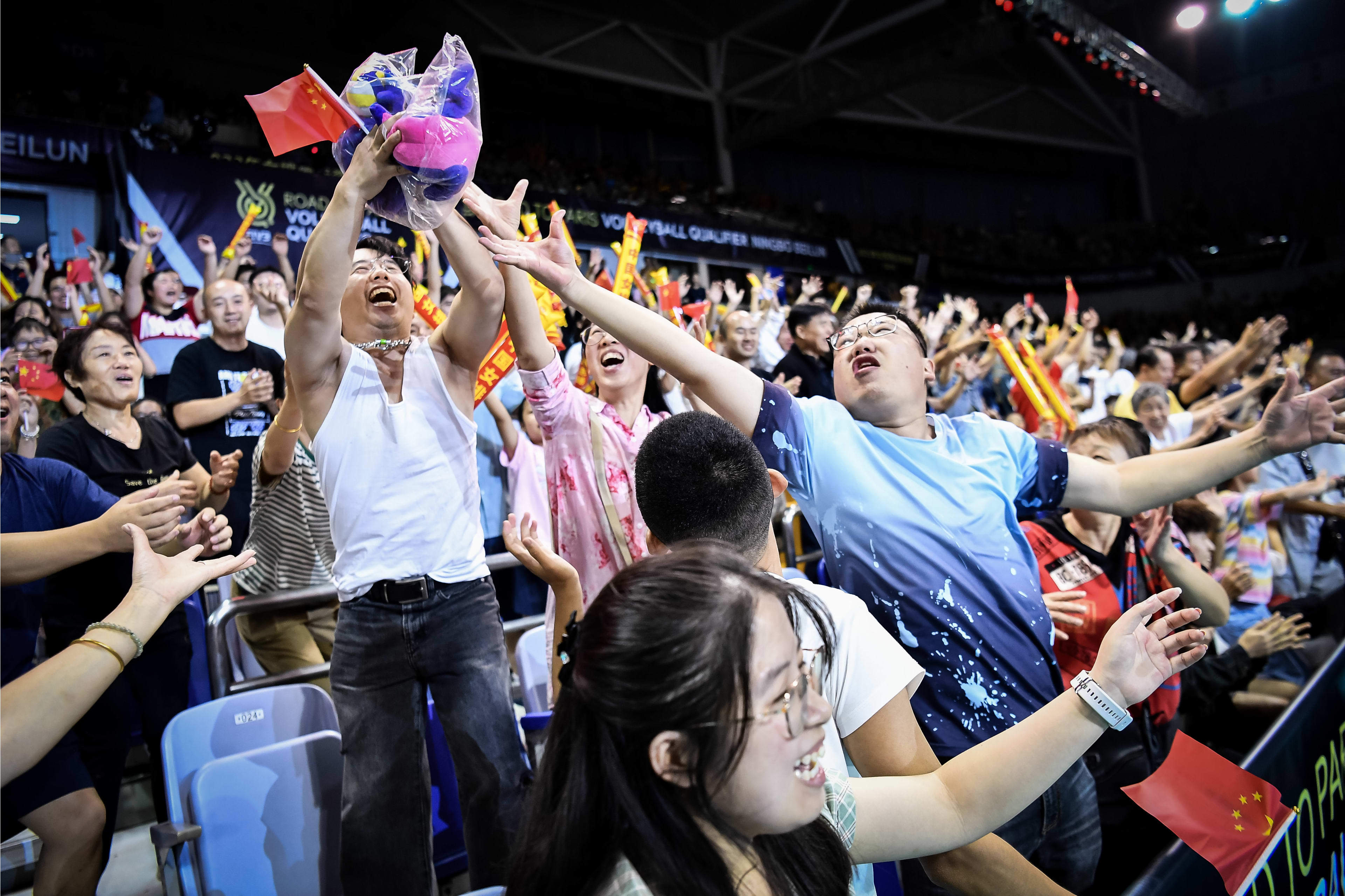 中国女排2连胜利物浦3-0升至第二位，3-0横扫墨西哥队，超越塞尔维亚升至小组第一