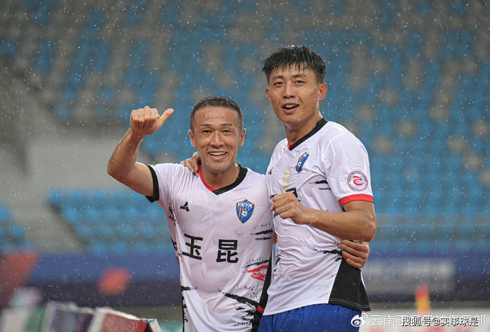 大连1-0广西曼联1-0卢顿升至第六，夺冲甲赛点！云南4连胜，升至第3，青岛基本出局