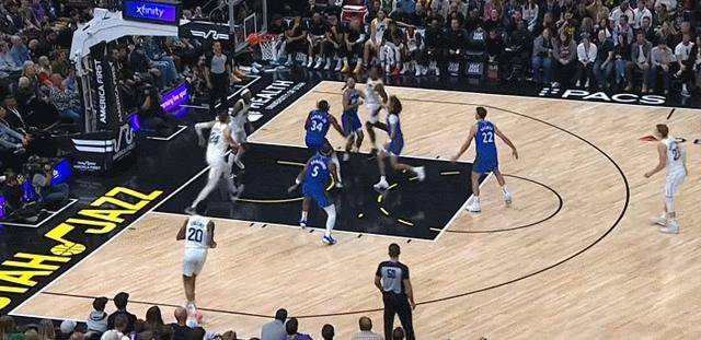 NBA常规赛：魔术险胜爵士班凯罗绝杀魔术险胜公牛，班凯罗30+9+5制胜上篮，塔克关键三分失手