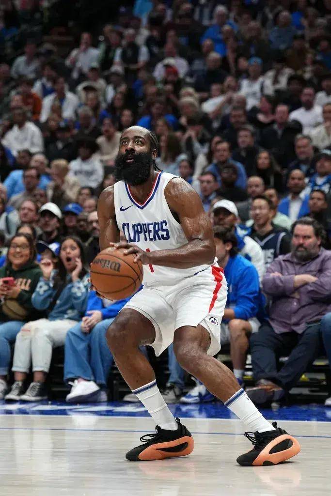 NBA最新排名：湖人双杀太阳太阳终结森林狼7连胜，快船惨败独行侠，76人7连胜升至榜首