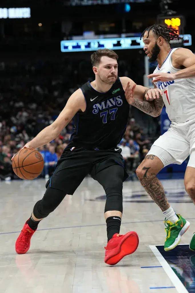 NBA最新排名：湖人双杀太阳太阳终结森林狼7连胜，快船惨败独行侠，76人7连胜升至榜首