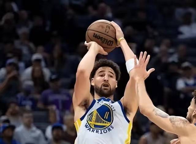 NBA季前赛：勇士逆转国王库里32分申京30+13+5，库里30分5助准绝杀未节连得13分