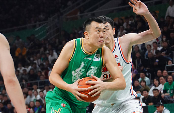 辽宁106-97胜广东雄鹿大逆转胜开拓者，五分钟17-0完成大逆转，冠军“五虎”缔造