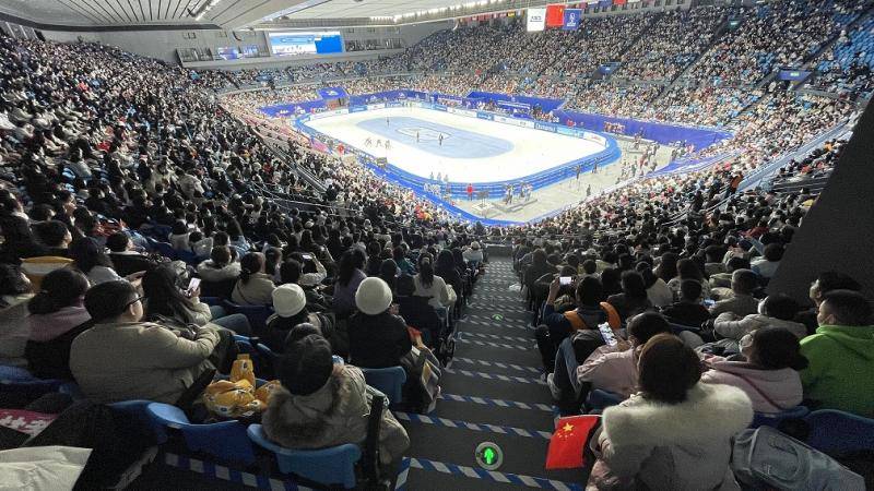 世界杯::短道速滑世界杯北京站赛事精彩 首都体育馆人气爆棚