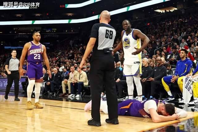 NBA::NBA第一恶人!追梦一记右勾拳干倒努尔基奇,二级恶犯被驱逐出场