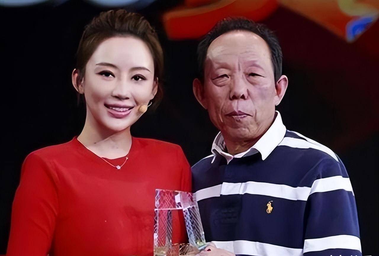 九球::​“九球天后”潘晓婷坐姿引争议！身家8亿至今单身九球，父母为她操碎了心