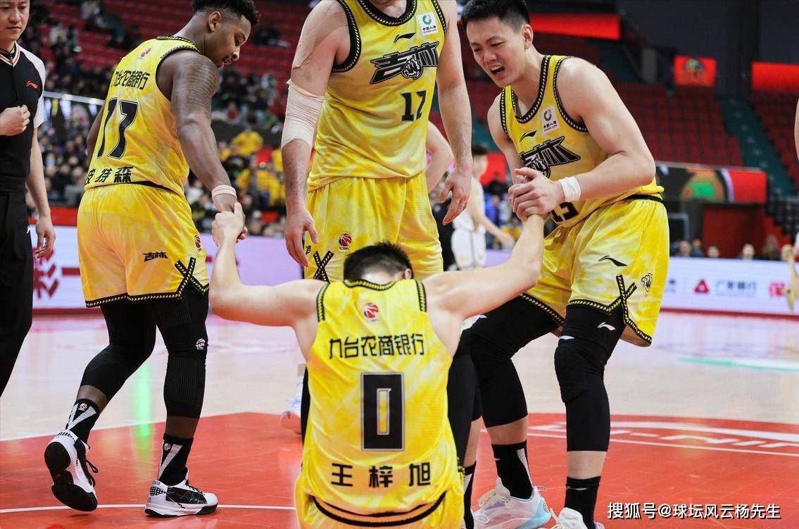 CBA::CBA又爆冷！皮特森32+10+7带队取胜CBA，浙江男篮104-106不敌吉林男篮