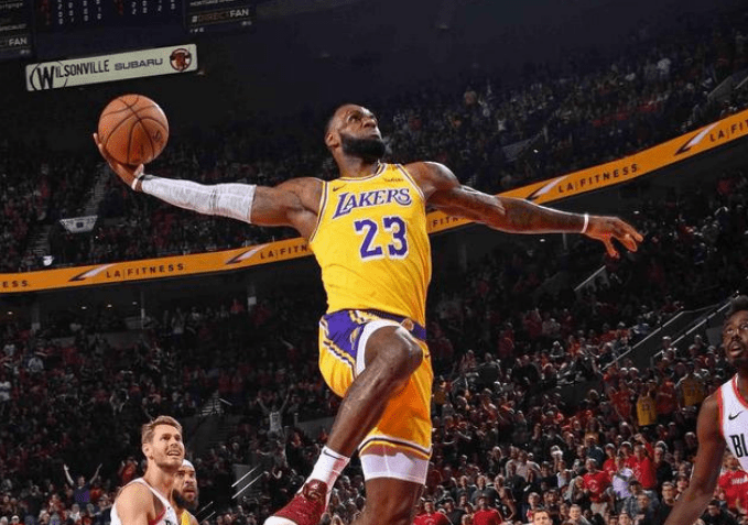 独行侠::NBA常规赛湖人VS独行侠直播：Yo米猜测如何盯防詹姆斯独行侠有策略