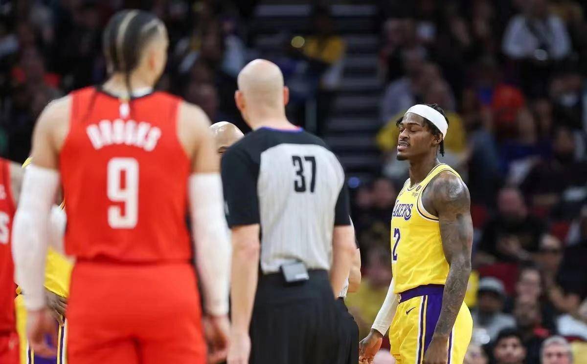 爱德华兹::NBA：爱德华兹怒骂裁判爱德华兹，湖人惨败，快船冲二失败，绿军17分逆转