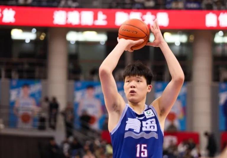 约基奇::下一个进入NBA的中国人？“国产约基奇”杨瀚森：若被NBA球队选中是荣幸约基奇，自己和约基奇差太远了