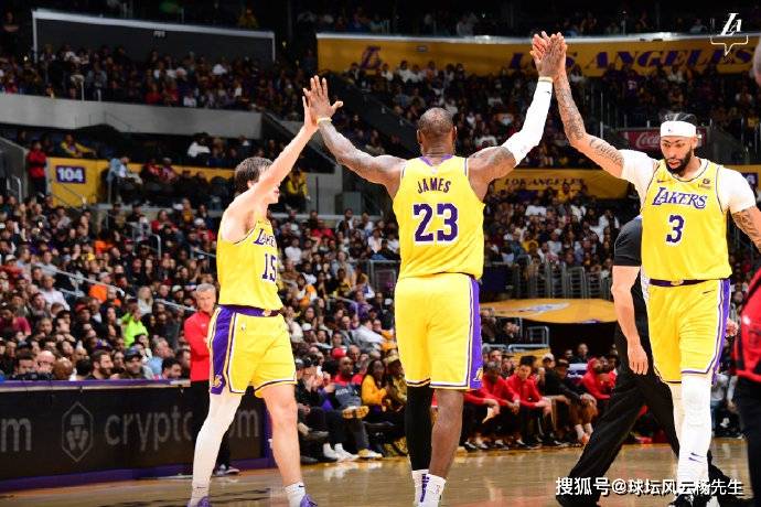 NBA全明星::NBA全明星首发阵容：库里惨遭淘汰NBA全明星，字母哥，詹姆斯领衔