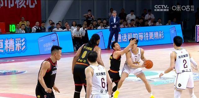 CBA::CBA季后赛：陈国豪狂砍30+9CBA，沈梓捷全面表现，深圳队胜出晋级