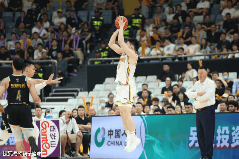 CBA::CBA季后赛：广厦2-1进八强再战广东 孙铭徽复出两双胡金秋16中14