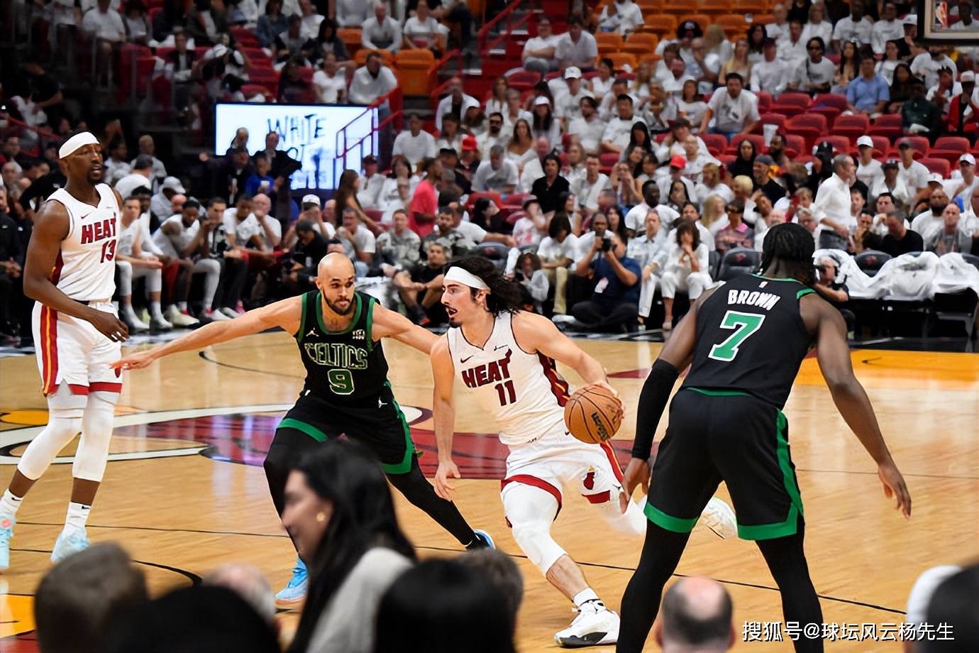 凯尔特人,热火,布朗::NBA季后赛爆燃对决！凯尔特人20分大胜热火凯尔特人,热火,布朗，塔图姆布朗狂砍44分助队2-1领先！