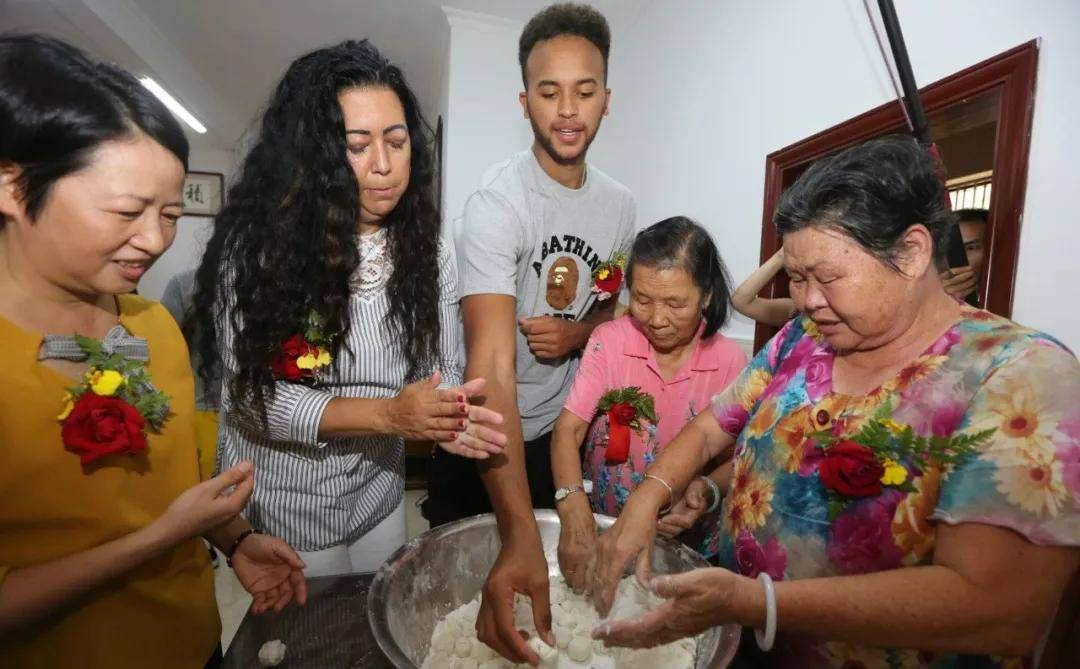 男篮::否认退出中国男篮男篮！李凯尔经纪人回应！他很想回国效力