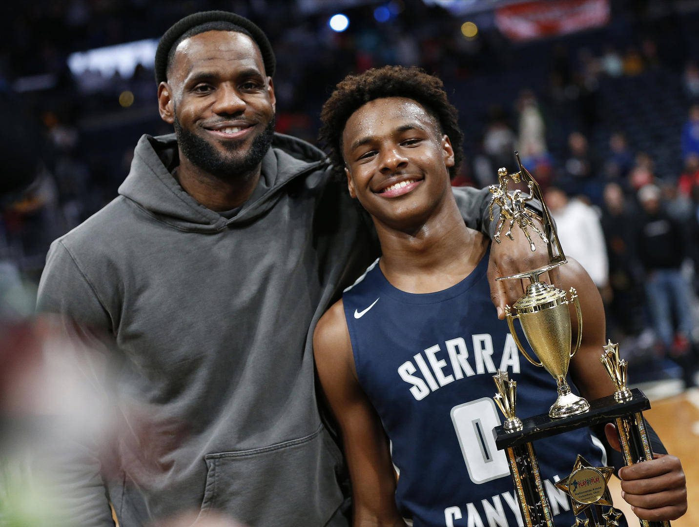 NBA::NBA历史首对父子同队诞生NBA！湖人第55顺位选中詹姆斯儿子布朗尼