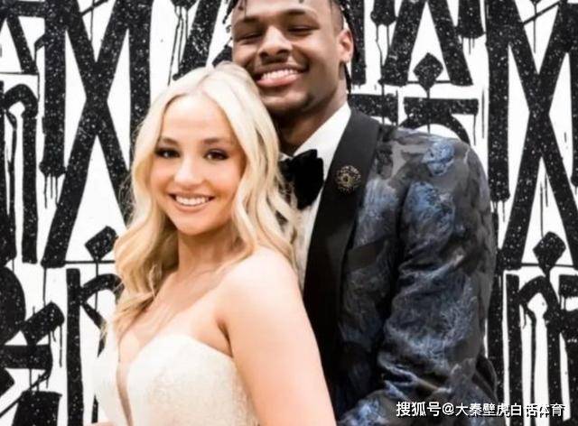 NBA::49岁拉尔萨伤心了！布朗尼极品女友曝光NBA，NBA新晋花魁，詹姆斯满意