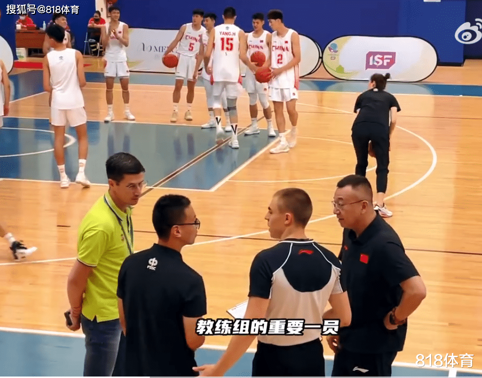 男篮::爷们!中学生男篮主帅范斌怒怼队员像软蛋,男篮88-30大胜塞浦路斯