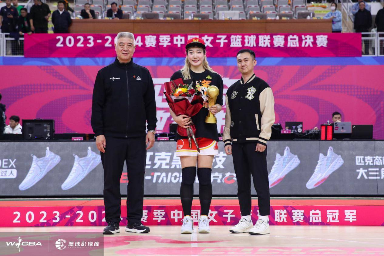 WCBA::四川女篮卫冕WCBA总冠军 李梦获总决赛最有价值球员