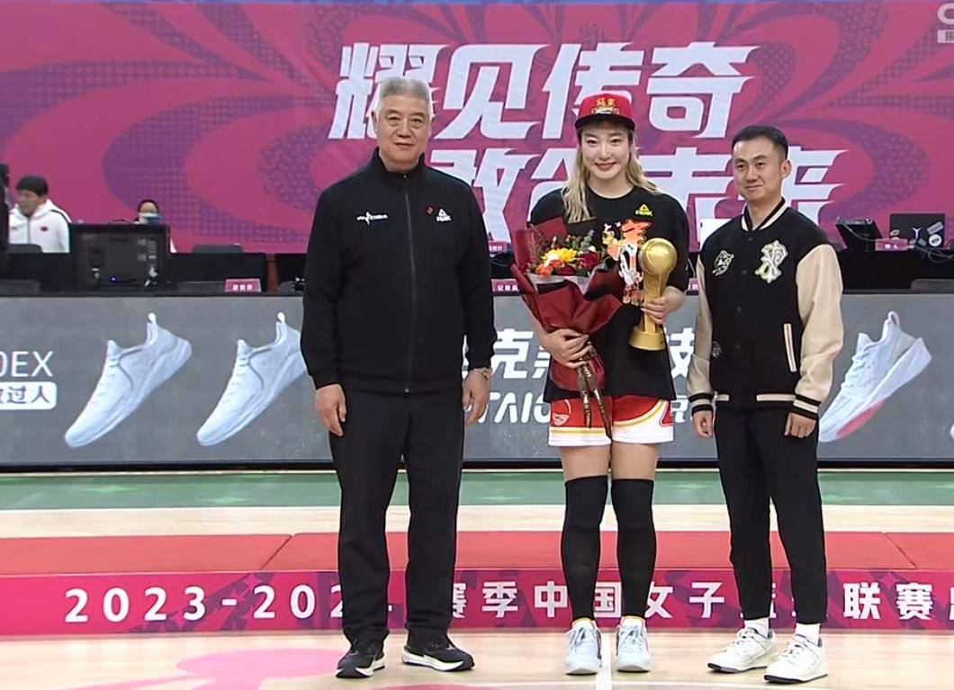 WCBA::WCBA总决赛：四川女篮逆转内蒙古WCBA，李梦制胜三分+当选总决赛MVP