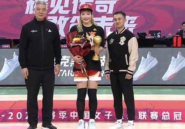 WCBA::四川女篮称霸WCBAWCBA！李梦MVP、奖金争议揭晓