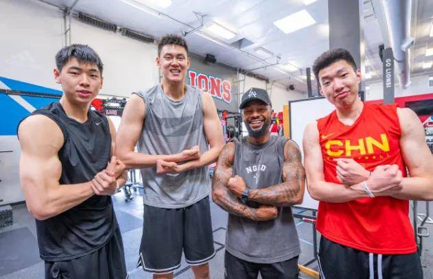 NBL::拿下NBL大合同！余嘉豪NBL，牛掰！中国男篮首发核心真有能耐……