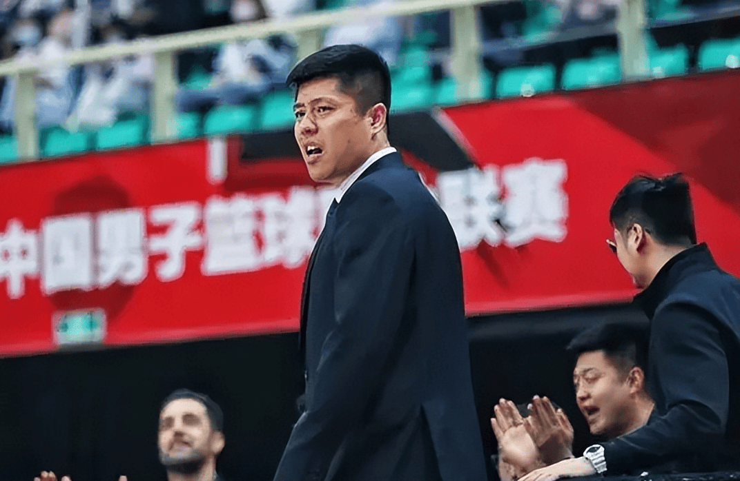 NBL::朱彦西续约NBL，首钢签2米08强援！孙铭徽收NBL报价，李春江复出失败