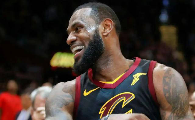 NBA,詹姆斯::詹姆斯合同跳出NBA,詹姆斯，NBA球队之间角逐激烈