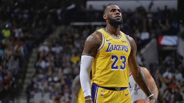 NBA,詹姆斯::NBA传奇对决：乔丹与詹姆斯的辉煌征程