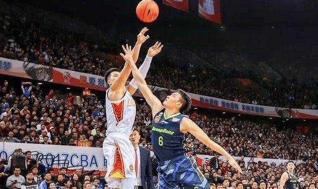 WCBA::孟铎刘格婷：篮球夫妻档WCBA，CBA+WCBA总冠军，幸福家庭羡煞旁人！