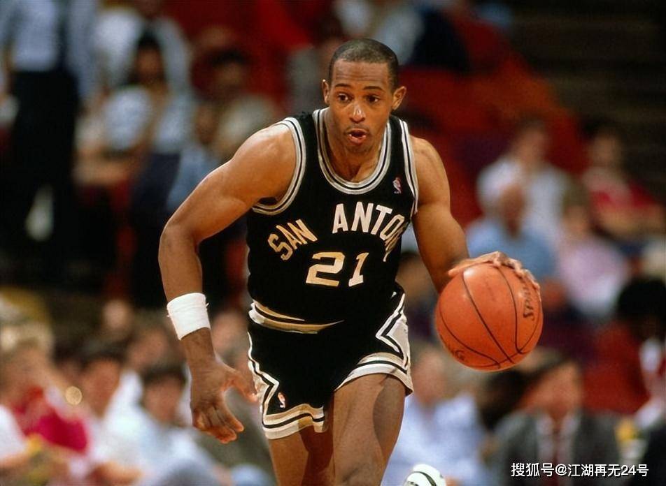 NBA::单场拿四双有多难？NBA历史仅4人NBA，近30年0人，文班亚马有望5双