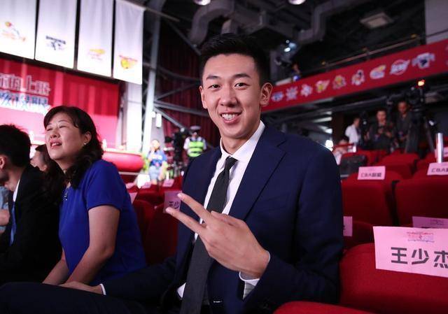 CBA::CBA动态｜中国男篮先开会 李月汝返回WNBA 国青险胜日本