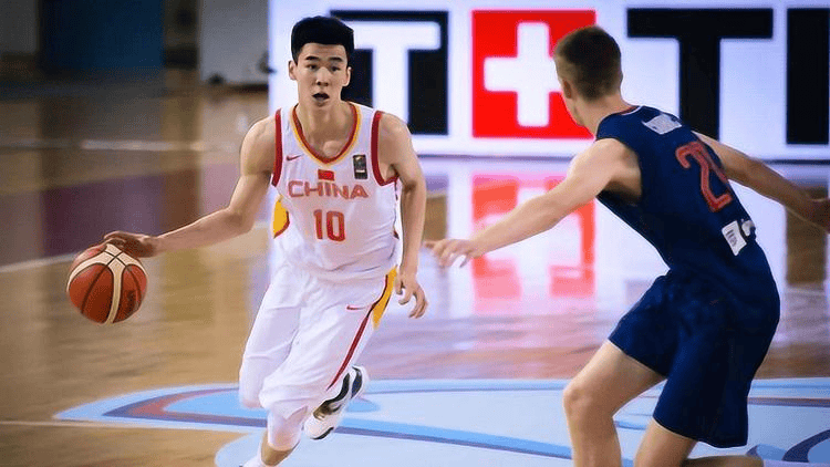 CBA::悲哀！U18国青可硬刚美国25届第一高中生CBA，为什么成年后只能混CBA？