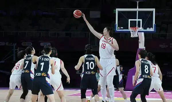 WCBA::WCBA是否也要引入双外援？女篮实力下滑WCBA，姚明是否在冒险？