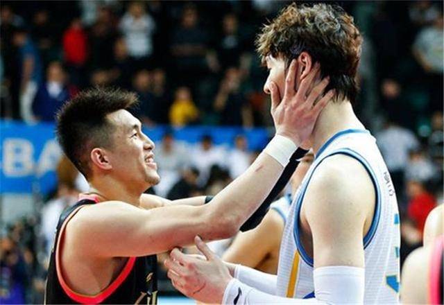 NBA::广东签NBA强援NBA，龙狮兜售郭艾伦！王哲林嘲讽辽宁球迷，周琦开心