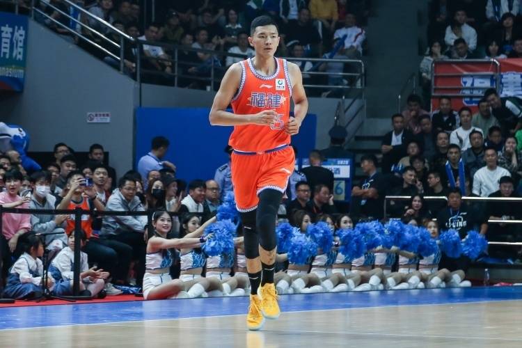 NBL::CBA动态｜方硕被疯狂嘲讽 吉林租借浓眉哥 NBL公布MVP