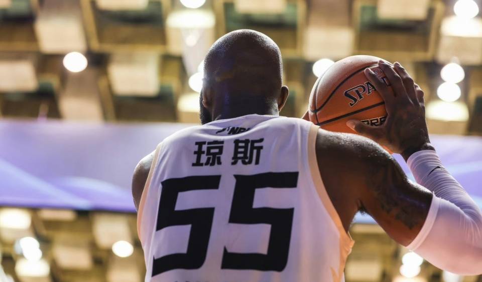 NBL::朱松玮成得分王NBL！NBL季后赛首轮：香港金牛队大胜江西赣驰队